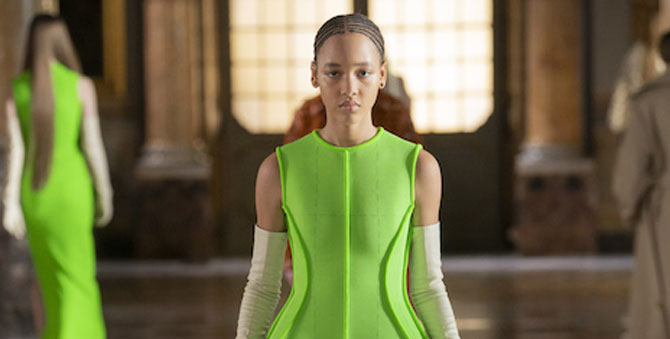 Valentino представит осеннюю коллекцию в театре Пикколо