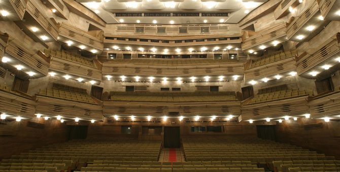 МХАТ начал учитывать отношение к алкоголю и философии Дугина при приеме на работу