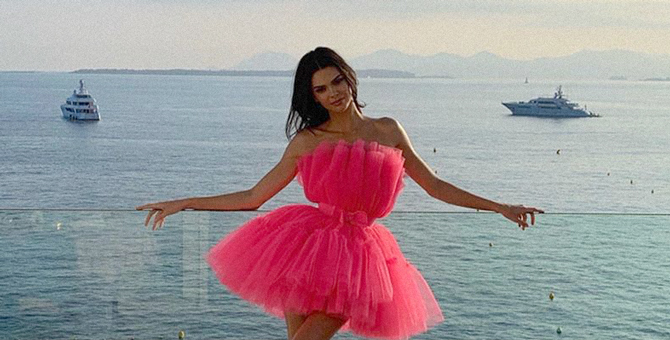 На eBay перепродают вещи из коллекции Giambattista Valli x H&M, но их никто не покупает