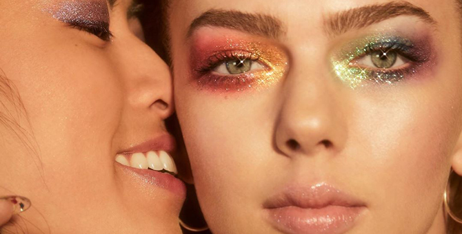 В соцсетях сравнили российский и международный ролик Urban Decay, выпущенный к Прайду