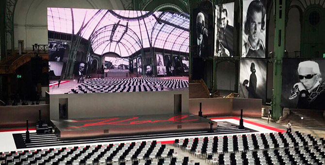 Портреты и много друзей: как проходит вечер памяти Карла Лагерфельда в Париже