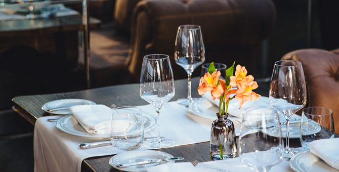 Владимир Мухин проведет серию ужинов с легендарными женщинами-шефами