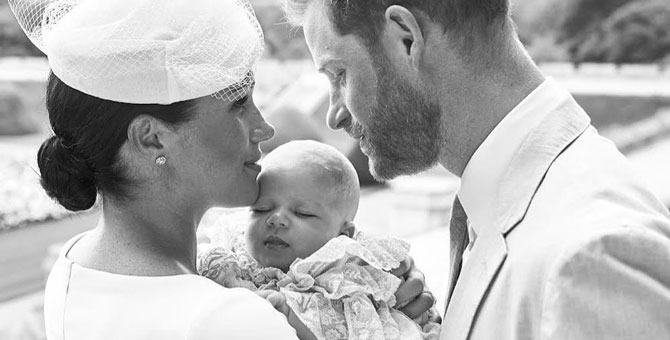 Меган Маркл и принц Гарри показали фотографии с крестин Арчи