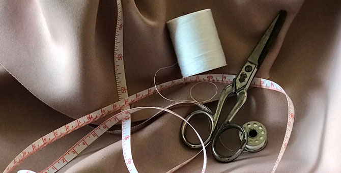 Armani, Saint Laurent и Fendi оказались в центре скандала с нелегальными рабочими