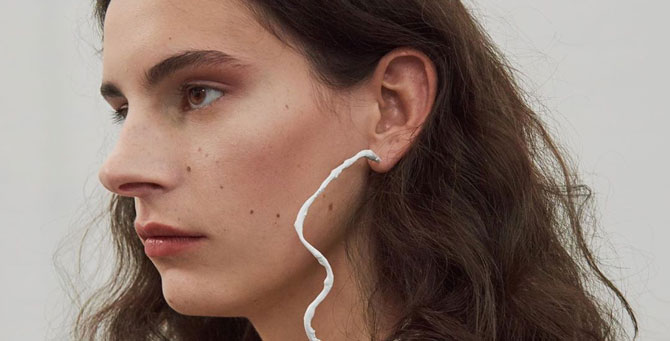 Acne Studios анонсировал коллаборацию с Mulberry