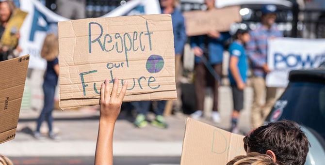 Миллионы людей вышли на климатическую забастовку Греты Тунберг