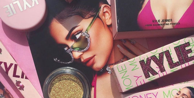 Кайли Дженнер установила вендинговые автоматы с косметикой в аэропортах