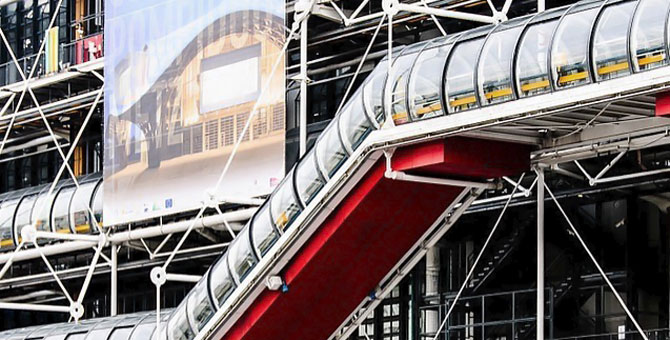 Посетитель Центра Помпиду порезал ножом картину Даниеля Бюрена