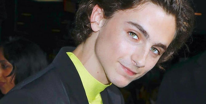 Тимоти Шаламе раздавал бейглы вместо автографов на премьере «Короля»