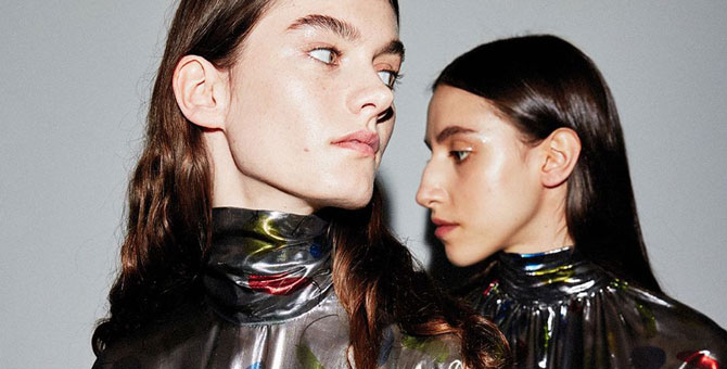 Christopher Kane представил наборы для шитья масок из тканей прошлых сезонов