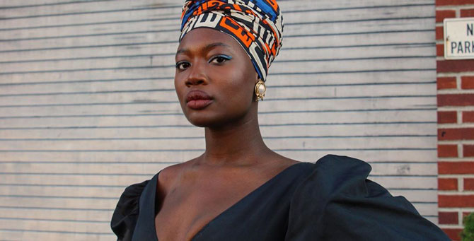 Умерла модель и активистка с протезом Мама Какс