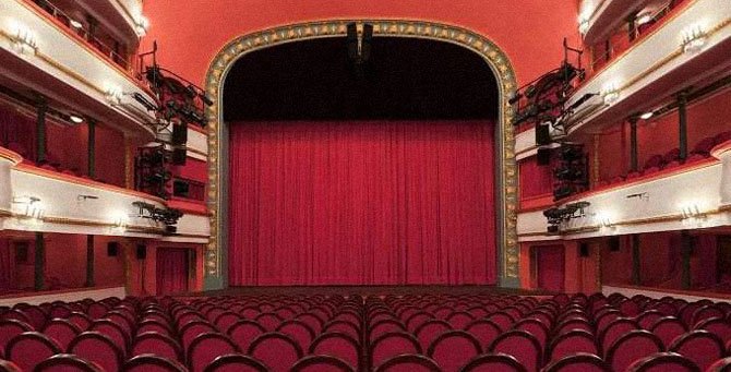 Театр им. Маяковского и театр им. Пушкина закроют на несколько лет