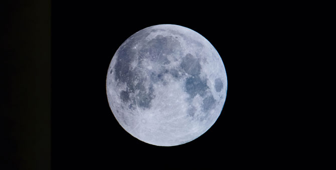 Ученые предложили создать на Луне банк спермы на случай гибели Земли