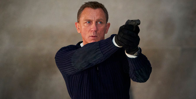 Премьеру нового фильма о Джеймсе Бонде перенесли на апрель