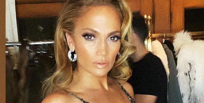 Дженнифер Лопес сняла танцевальную пародию со своим бойфрендом для TikTok