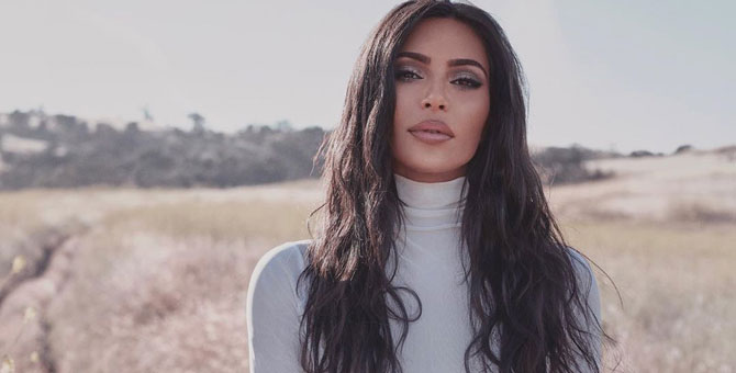 Ким Кардашьян показала архивное фото из девятого класса