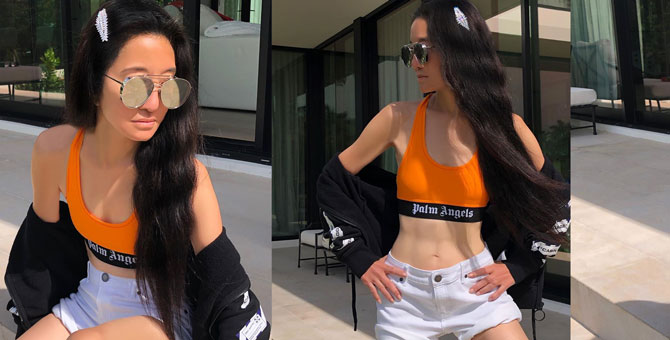 Кроп-топ и короткие шорты: 70-летняя Вера Вонг поразила подписчиков своей фигурой