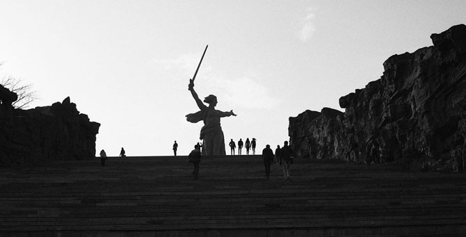 Гоша Рубчинский сделал серию фотографий в Волгограде ко Дню Победы