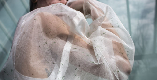 Дизайнеры создали одежду, которая умеет фотосинтезировать