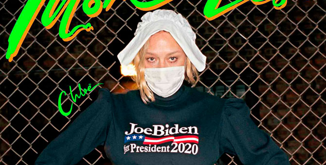 Хлоя Севиньи снялась в маске и фартуке для обложки More or Less