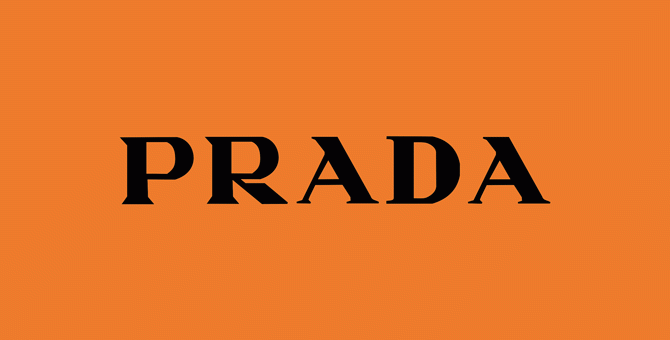 Prada обвинили в расизме из-за фигурок в виде обезьян