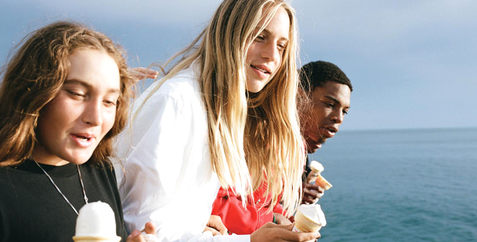 Helmut Lang перевыпускает деним из 90-х