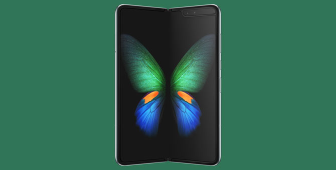 Смартфон Samsung с гибким экраном появится в продаже в сентябре