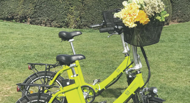 В отеле Le Bristol Paris предлагают прогулки на электрических велосипедах