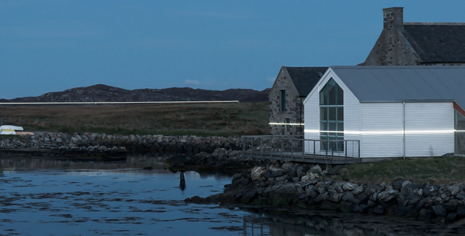 Финские художники рассказали о повышении уровня моря с помощью света