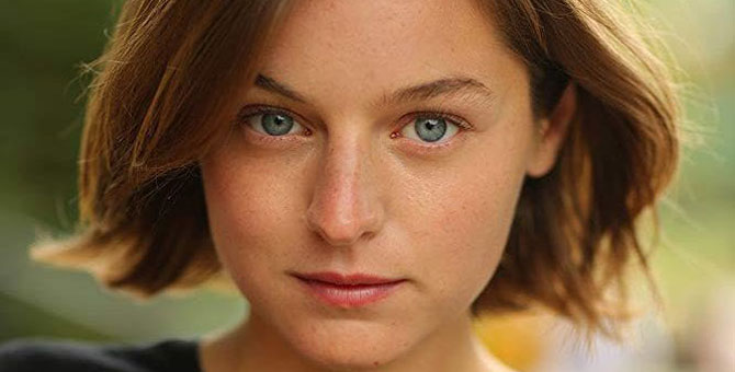 Появились первые фото Эммы Коррин в образе принцессы Дианы для сериала «Корона»