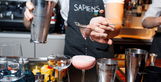 Крио-коктейли и баттл барменов в Sapiens Kitchen & Bar