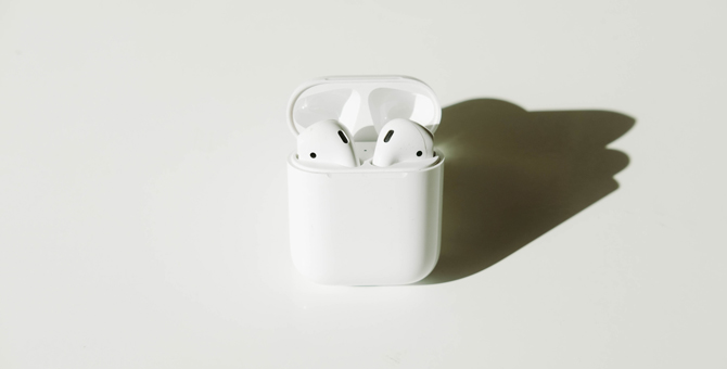 AirPods с беспроводной подзарядкой появятся в 2019 году