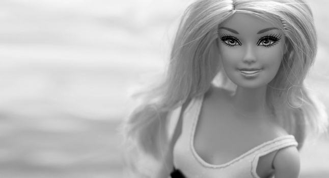 Стандарты красоты: как любимая кукла Barbie стала источником комплексов