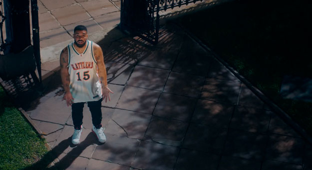 Слова песни Дрейка «In My Feelings» стали школьными плакатами