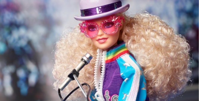 Компания Mattel выпустила куклу Барби в честь Элтона Джона