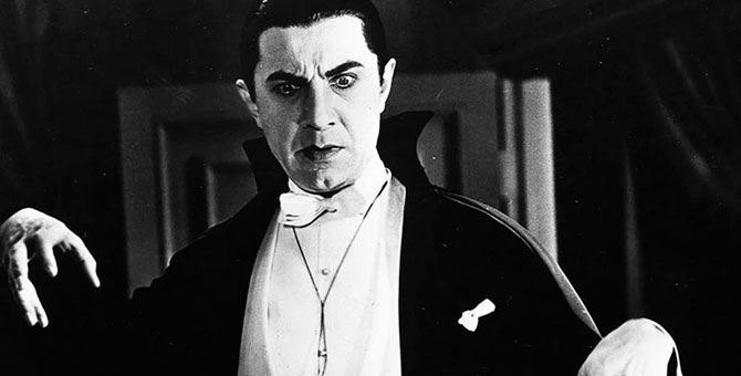 На британском аукционе продали набор XIX века для убийства вампира