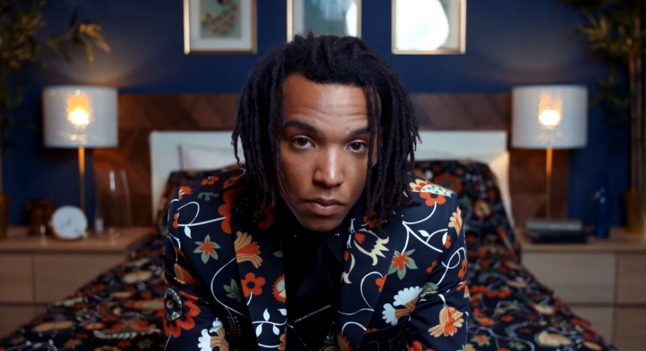 IKEA выпускает костюмы из мебельного текстиля