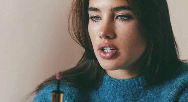 Как Исамайя Френч стала одним из самых востребованных визажистов в модной индустрии