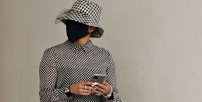 Дженнифер Лопес собрала лук «инкогнито в Dior»