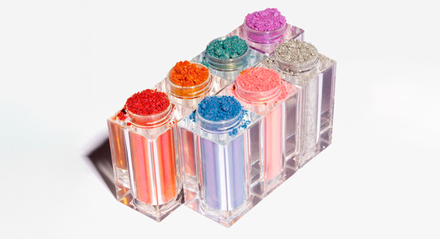 Ким Кардашьян выпустила коллекцию разноцветных пудр ко дню рождения