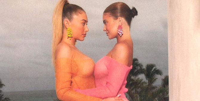 Кайли Дженнер снялась с подругой в прозрачных платьях Jacquemus