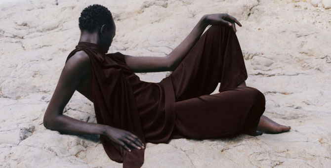 Соединение природных стихий в весеннем лукбуке COS