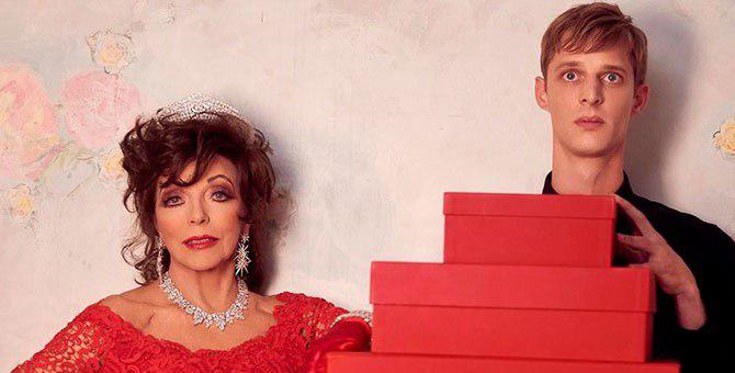 Джоан Коллинз снялась в рождественской кампании Valentino