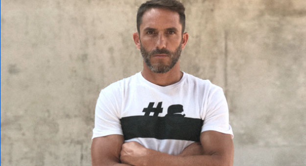 Как телохранитель Карла Лагерфельда стал дизайнером одежды