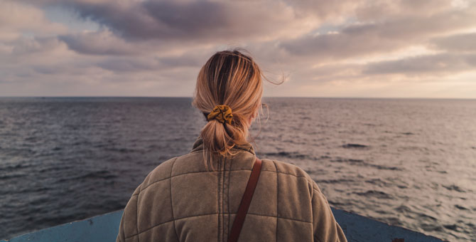 Ученые выяснили, что женщинам сложнее переносить самоизоляцию, чем мужчинам