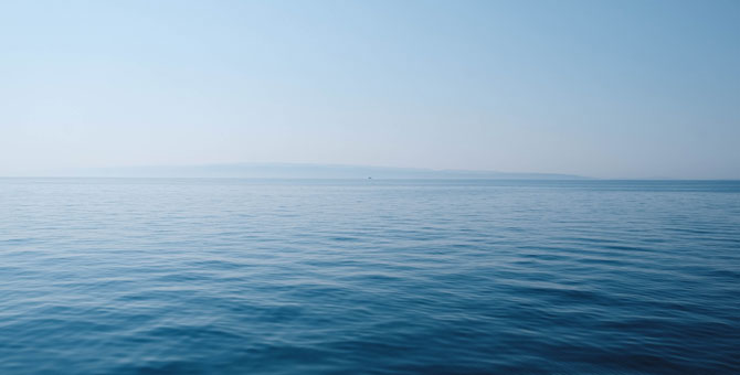 Большинство микропластика появилось в Арктике из-за стирки, выяснили ученые