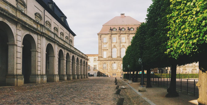 Достопримечательности Копенгагена открылись как детские сады