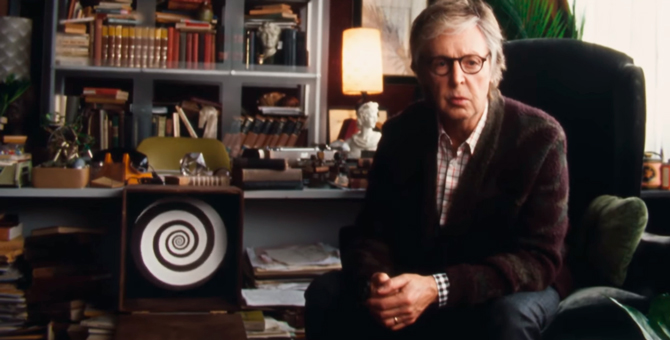 Эмма Стоун на сеансе гипноза у Пола Маккартни в новом видео «Who cares»