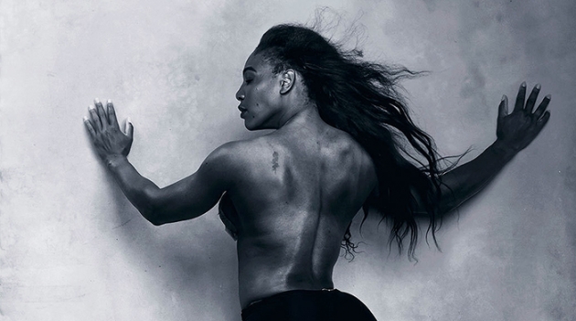 В одежде наконец: новые героини нового календаря Pirelli