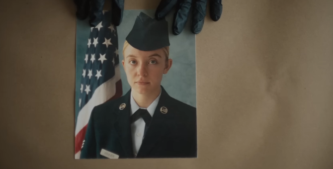 Сидни Суини раскрывает секретные данные в трейлере «Реалити»